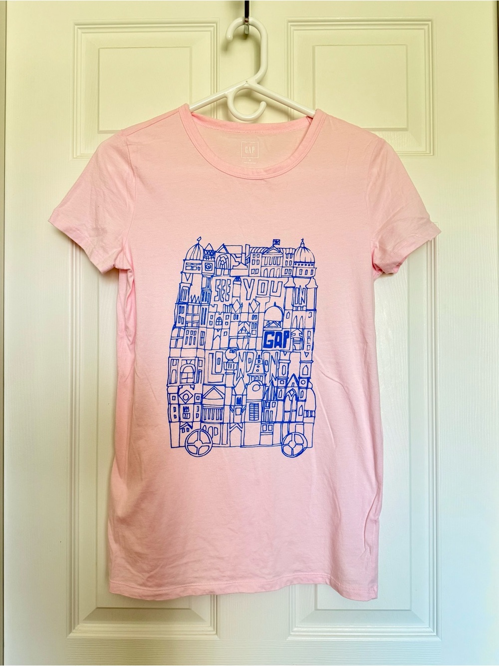 GAP Pink Tee with Blue London Illustration